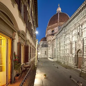 https://granduomo-charming-accomodation.it-tuscanyhotel.com